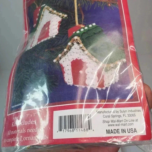 4 Holiday Time WINTER COTTAGE Sequined Gingerbread Christmas Ornament Kits - Picture 6 of 10